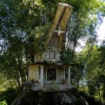 Ein Grab in Tanah Toraja